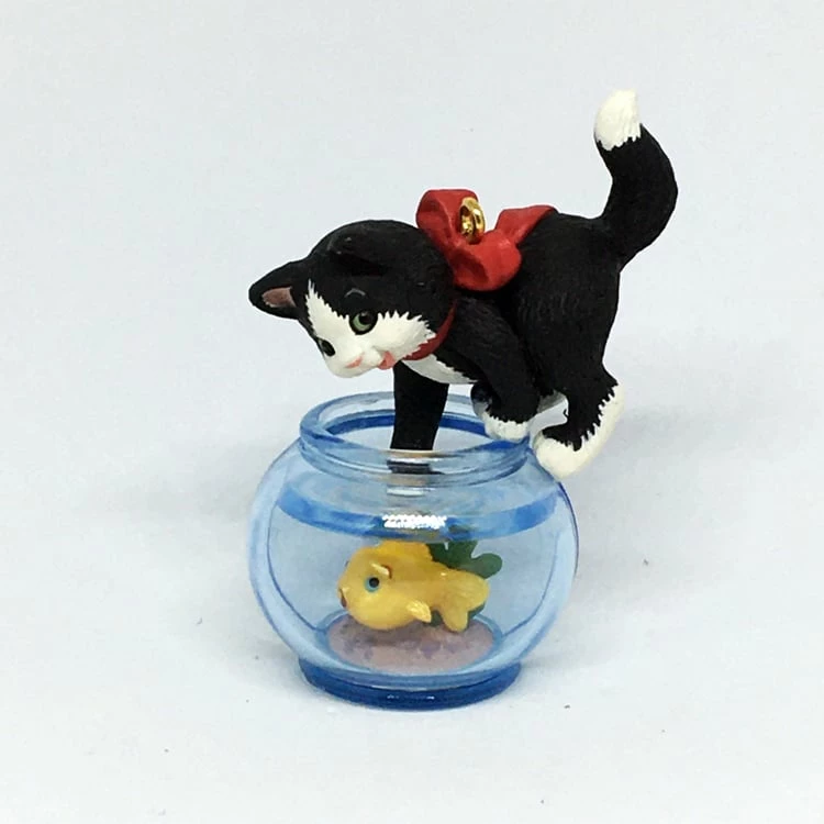 1999 Mischievous Kittens 1st In Series *Slightly Damaged Box