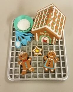 2011 Season's Treatings * Atlanta Repaint (Very Slightly Damaged Box)