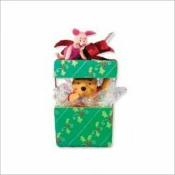 2011 Winnie The Pooh A Big Present For Piglet