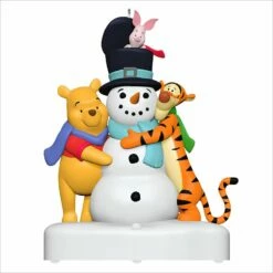 2023 Winnie The Pooh A Happy Holiday Hug *Magic