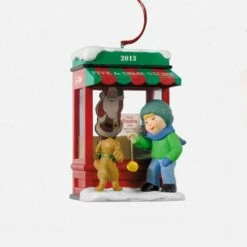 2013 Christmas Window 11th *Dime Store *Club