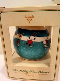 1980 Ambassador Peanuts Ball (Slightly Damaged Box)