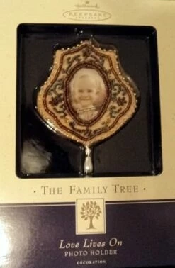 2002 Family Tree Photo Holder Love Lives On