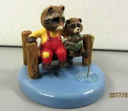 1987 Mini Memories Raccoons Fishing