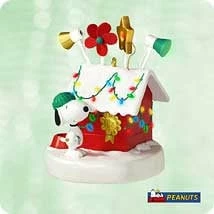 2003 Peanuts World Famous Christmas Decorator Snoopy *Club *Magic