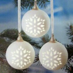 2011 Wonder & Light Pierced Ball Set Of 3 *Needs Magic Cord